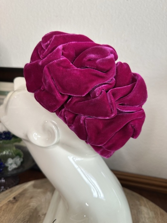 Vintage Carson Pirie Scott Hot Pink Velvet Ruffled Pillbox Hat Mid Century Chic main image 3